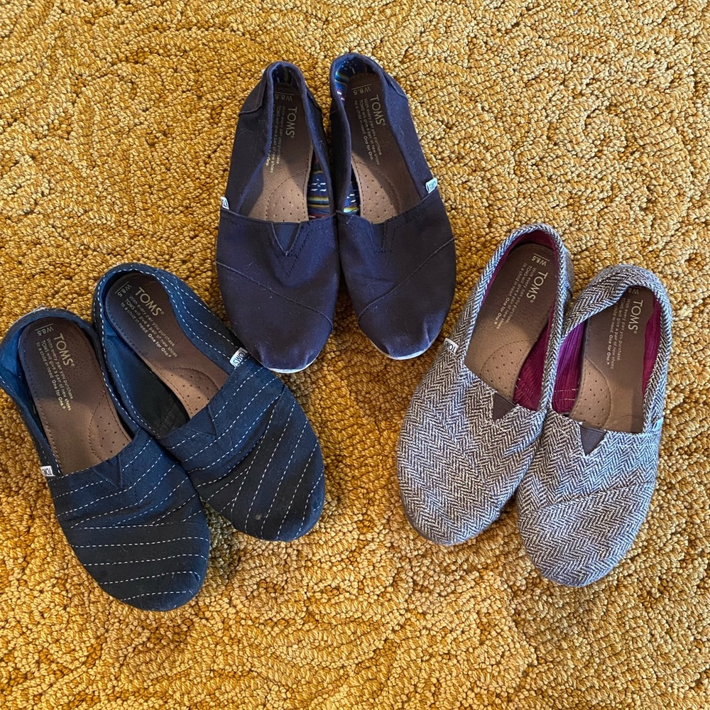 3 pairs of womens Toms size 8.5